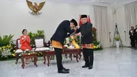 Momen pisah sambut Wapres ke-13 Ma'ruf Amin dengan Wapres Gibran Rakabuming Raka di Istana Wapres, Jakarta. (Foto: BPMI Setwapres)