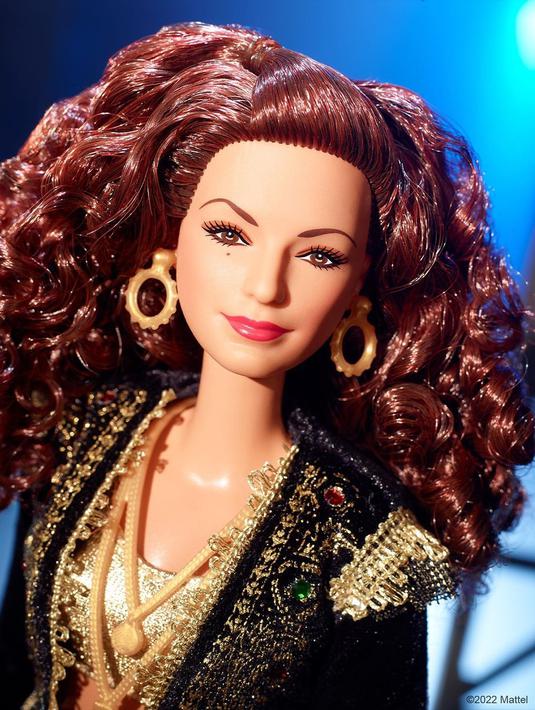 Boneka Barbie edisi Gloria Estefan. (Foto: Instagram/ barbie)