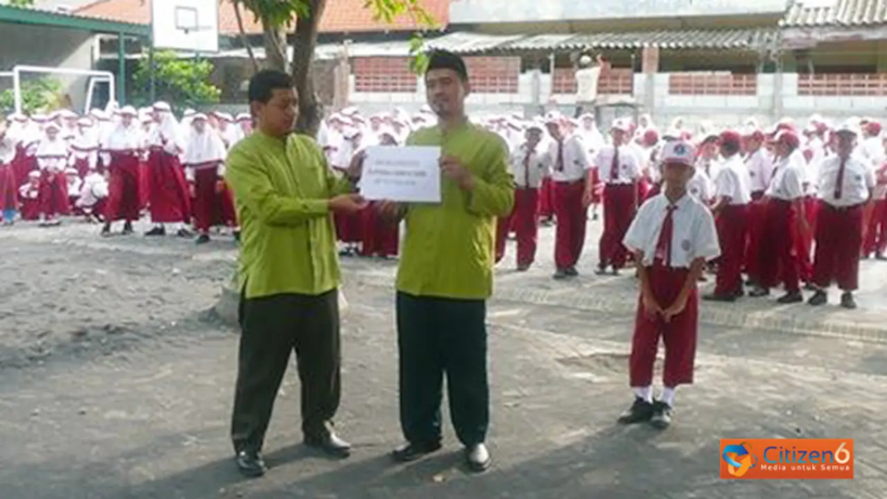 Siswa Hidayatullah Surabaya, Pecah Tabungan untuk Korban Kelud