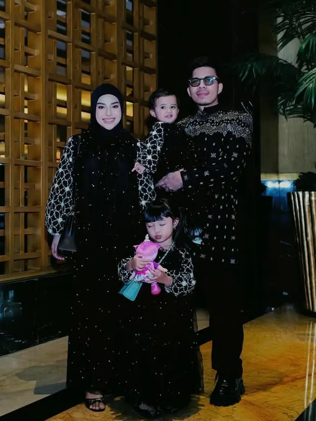 Model Gamis Motif Aurel Hermansyah/Instagram @aurelie.hermansyah
