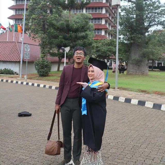 Jarang Tersorot, Ini 6 Potret Kebersamaan Yudha Keling dan Kekasihnya