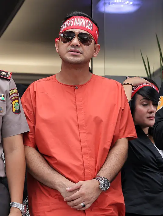 "Jangan ada lagi teman yang ketangkep. Buat artis yang tidak gunakan narkoba bisa bertahan sampai saat ini. Polisi enggak pandang bulu memburu tersangka narkoba," tukas Ramzi. (Deki Prayoga/Bintang.com)