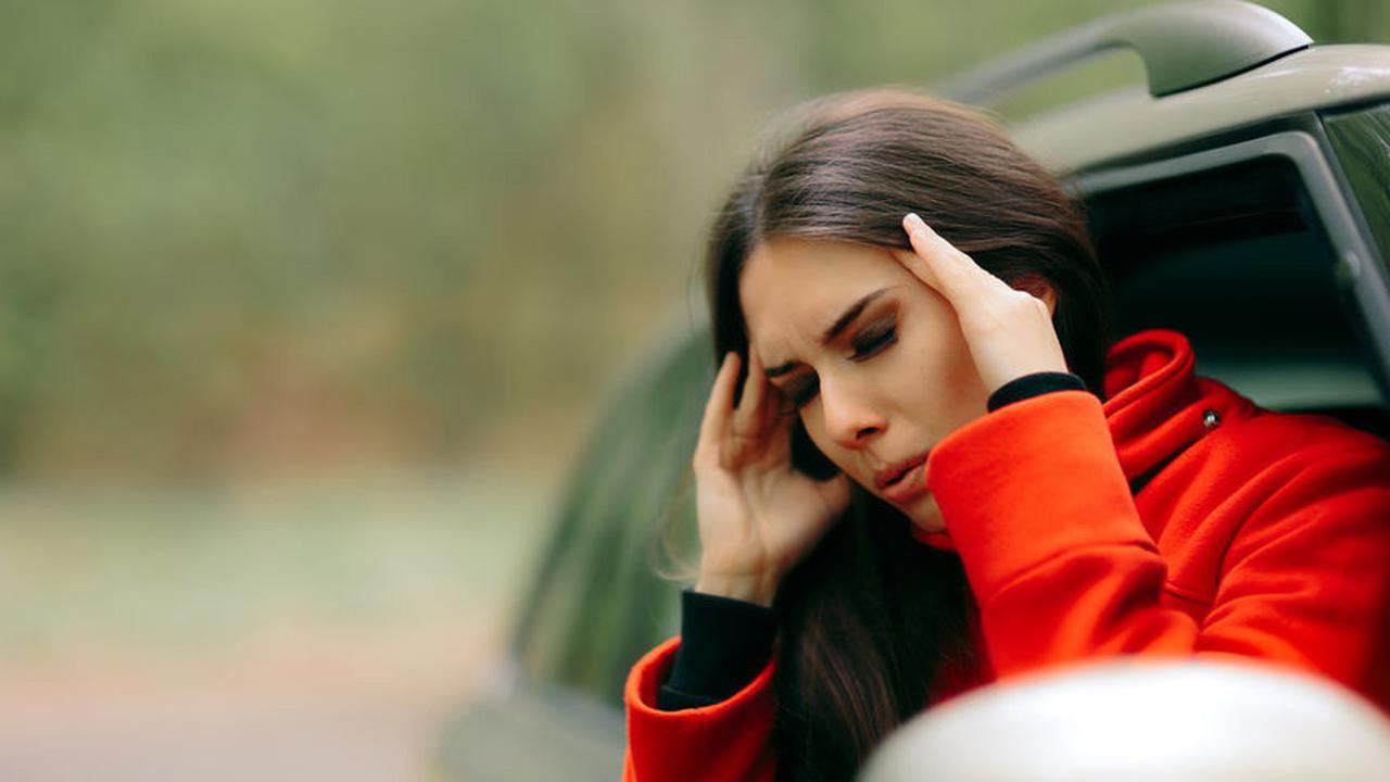 Ini Alasan Membaca Buku di Mobil Bikin Mual