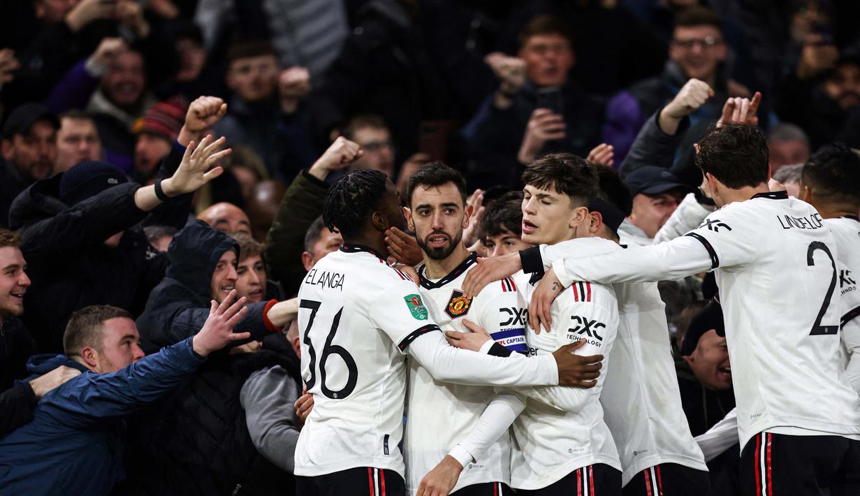 Hasil meyakinkan didapatkan Manchester United setelah menghajar Nottingham Forest dengan skor 3-0 pada semifinal leg pertama Carabao Cup 2022/2023 di The City Ground, Kamis (26/1/2023). (AFP/Darren Staples)