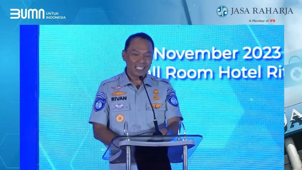 Direktur Utama PT. Jasa Raharja Rivan A.Purwantono, dalam peluncuran buku Diagnosis Cedera, Formularium, dan Kompendium Media Nasional Jasa Raharja tahun 2023, di Ritz Carlton Mega Kuningan, Jakarta, Senin (27/11/2023). (Tira/Liputan6.com)