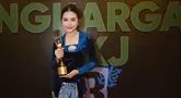 Sejak namanya populer setelah bermain sinetron Ganteng-Ganteng Serigala, sepak terjang Prilly di dunia akting terus meroket dengan berbagai judul sinetron dan film. Sebagai seorang selebriti, wanita kelahiran 15 Oktober 1996 ini bisa dibilang sebagai salah satu aktris yang sukses di bidangnya. (Liputan6.com/IG/prillylatuconsina96)