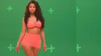 Bergaun Renda Mirip Kebaya, Nicki Minaj Pamer Dada