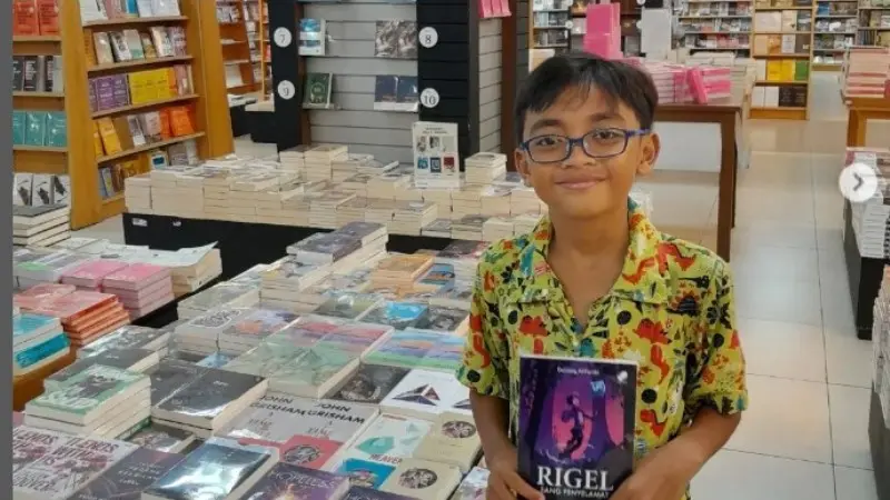 Viral Sosok Bocah 11 Tahun dari Trenggalek, DeLiang Sudah Terbitkan 40 Buku dalam Bahasa Inggris