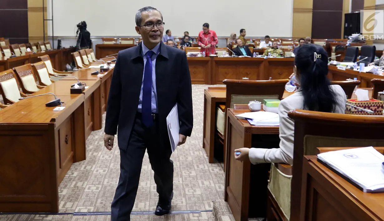 Calon Pimpinan (Capim) Komisi Pemberantasan Korupsi (KPK) yang juga merupakan Wakil Ketua KPK, Alexander Marwata hadir dalam uji kepatutan dan kelayakan (Fit and Proper test) Capim KPK di Komisi III DPR, Gedung Parlemen, Senayan Jakarta, Kamis (12/9/2019). (Liputan6.com/Johan Tallo)