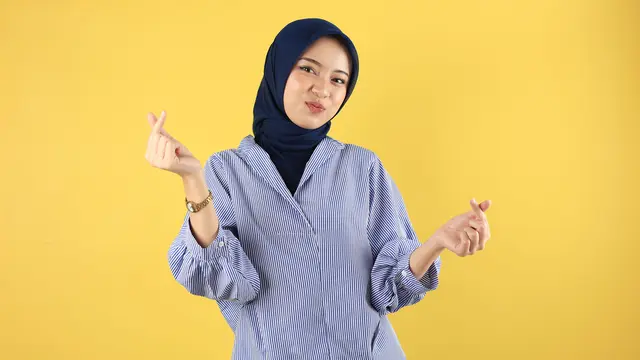 Jangan Salah Pilih! Tips Menentukan Warna Hijab Agar Wajah Cerah Tanpa Filter