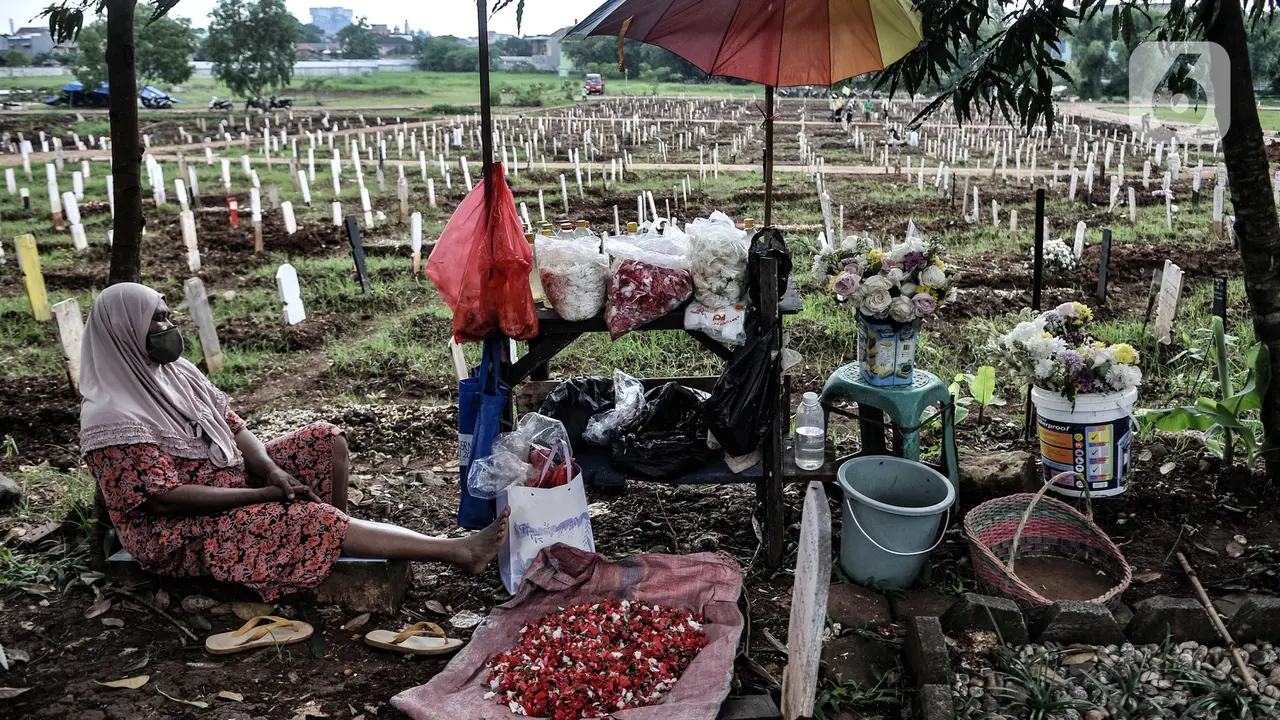 Lahan Makam Covid-19 di TPU Bambu Apus Penuh