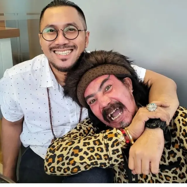 Potret Limbad Pamer Gigi Taring