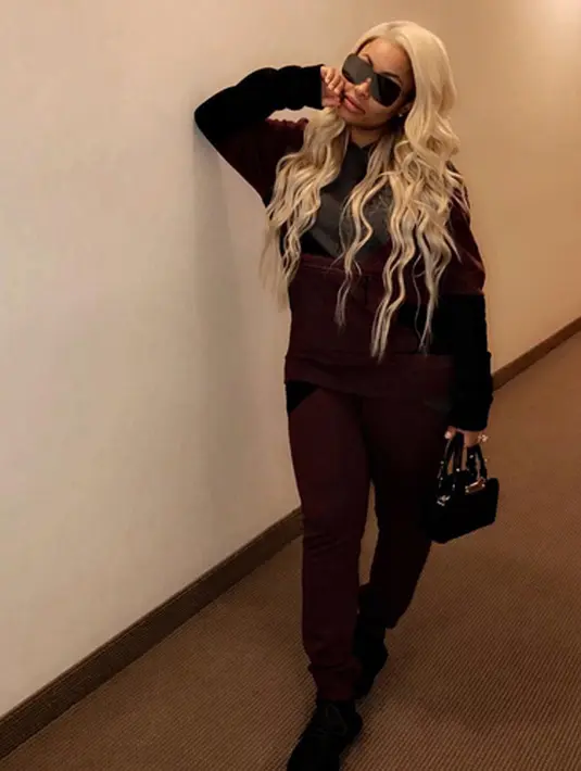 Belum diketahui kebenarannya, sumber pun mengatakan sempat ada perselisihan antara Chyna dan keluarga Kardashian. Meski saat ini semuanya sudah kembali membaik. (Instagram/blacchyna)