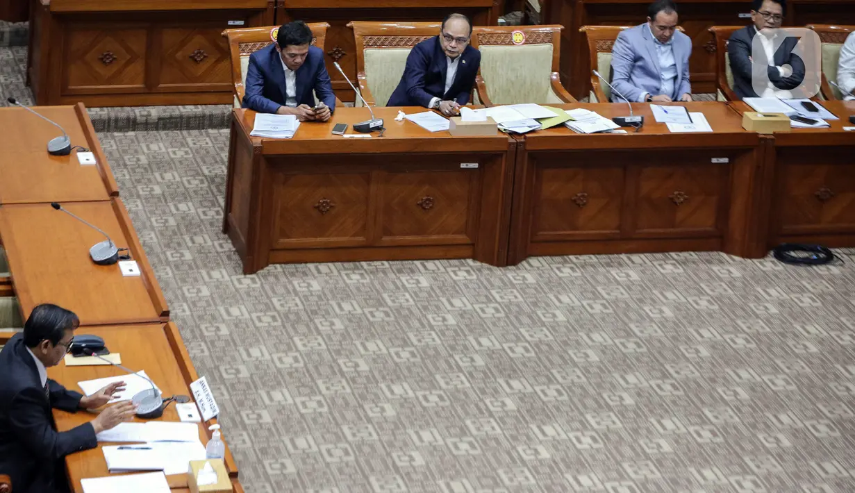 Komisi III DPR menggelar uji kelayakan dan kepatutan (fit and proper test) enam peserta calon Hakim Agung dari sembilan peserta yang diserahkan ke DPR dari Komisi Yudisial. (Liputan6.com/Faizal Fanani)