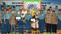 Citizen6, Surabaya: Di bulan suci Ramadan 1432 H/2011 M, Pasmar-1 menggelar lomba Musabaqah Tilawatil Quran (MTQ) tingkat Marwiltim. Lomba ini dilaksanakan di Indoor Sport Ksatrian Sutedi Senaputra, Karang Pilang, Surabaya, Kamis (11/8). (Pengirim: Pasmar