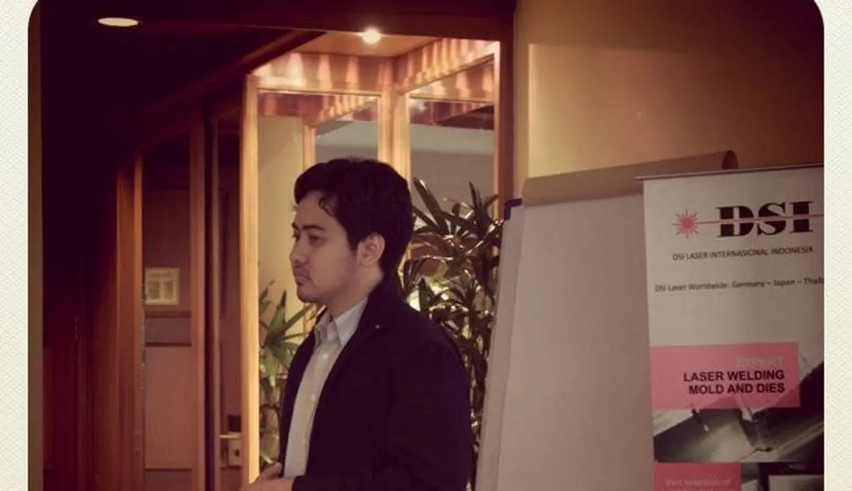 Saat semester 6 tahun 2003 silam, pria kelahiran 8 November 1982 itu sempat magang di perusahaan Jerman bernama PT DSI Laser. Setelah itu, ia mendapat tawaran bekerja di tempat magangnya tersebut. (Instagram/naymirdad)