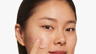 Clinique luncurkan Clinique Moisture Surge 100-Hour Auto-Replenishing Hydrator untuk jaga hidrasi dan kelembapan kulit lebih lama.