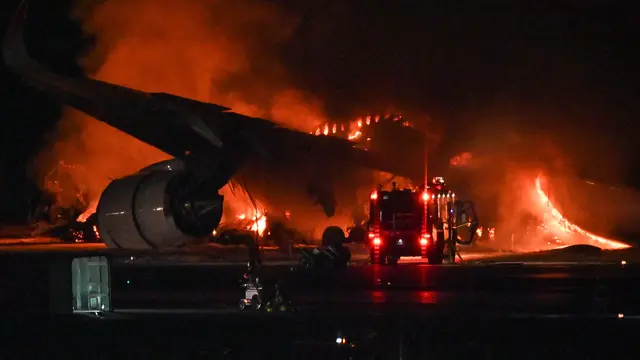 Keajaiban dari Insiden Pesawat Japan Airlines yang Meledak, Aksi Awak Kabin Tuai Pujian Dunia