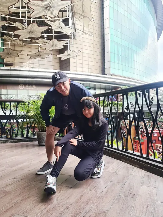 Ia mendapat banyak dukungan sebagai single parent yang bisa membahagiakan putrinya. [Instagram @nickytirta]