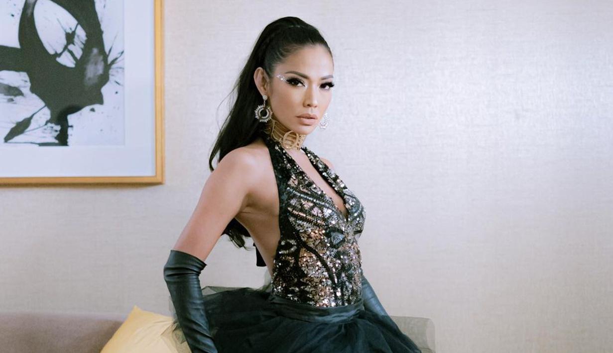 Usai kembali ke Indonesia, Shanty diketahui menetap di Bali. Meski begitu, dirinya juga telah kembali aktif tampil di atas panggung. (Liputan6.com/IG/@shantyofficial)