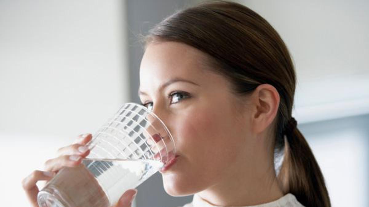 18 Manfaat Minum Air Hangat untuk Kesehatan Tubuh yang Jarang Disadari