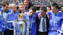 Jose Mourinho mencatatkan sejarah dengan menjadi manajer termuda yang memenangkan Premier League pada usia 42 tahun dan 94 hari pada musim 2004-2005. (AFP/Adrian Dennis)
