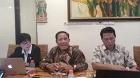 Amin Santoso, warga Kelurahan Banjarsugihan, Kecamatan Tandes, Surabaya, mengaku kesulitan membuat kartu identitas penduduk (KTP). (Istimewa)