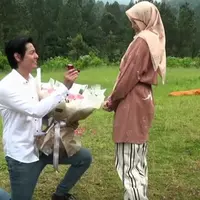 Roger Danuarta lamar Cut Meyriska