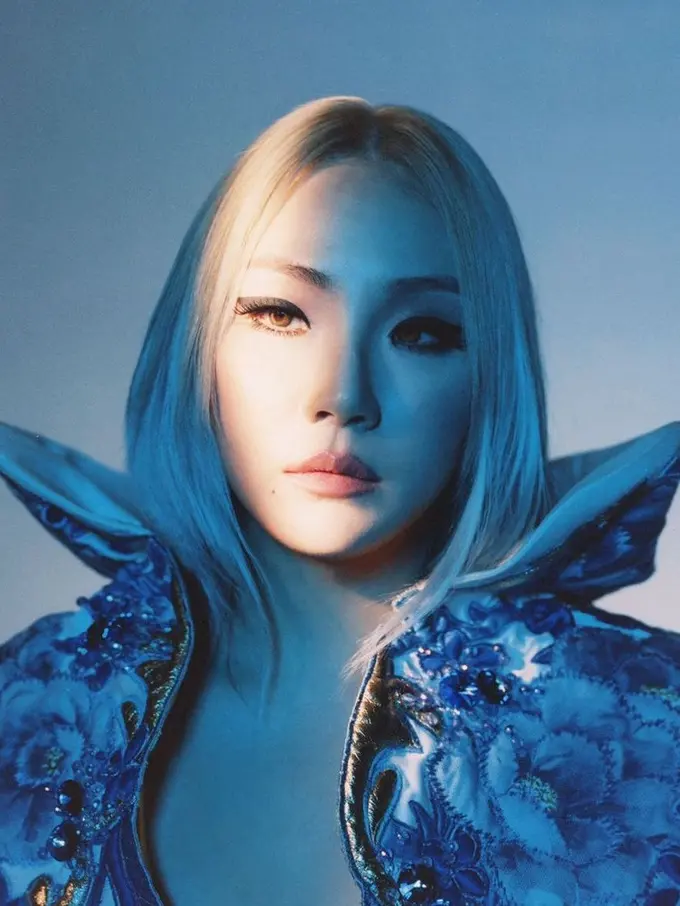 Penyanyi Korea Selatan CL tampil menarik hadr di Met Gala kenakan pakaian denim dan pamer underwear (Instagram/ chaelincl)