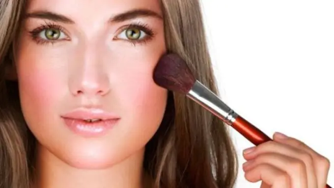 Nggak Pakai Ribet, Ini 5 Tips Cepat Memakai Blush On