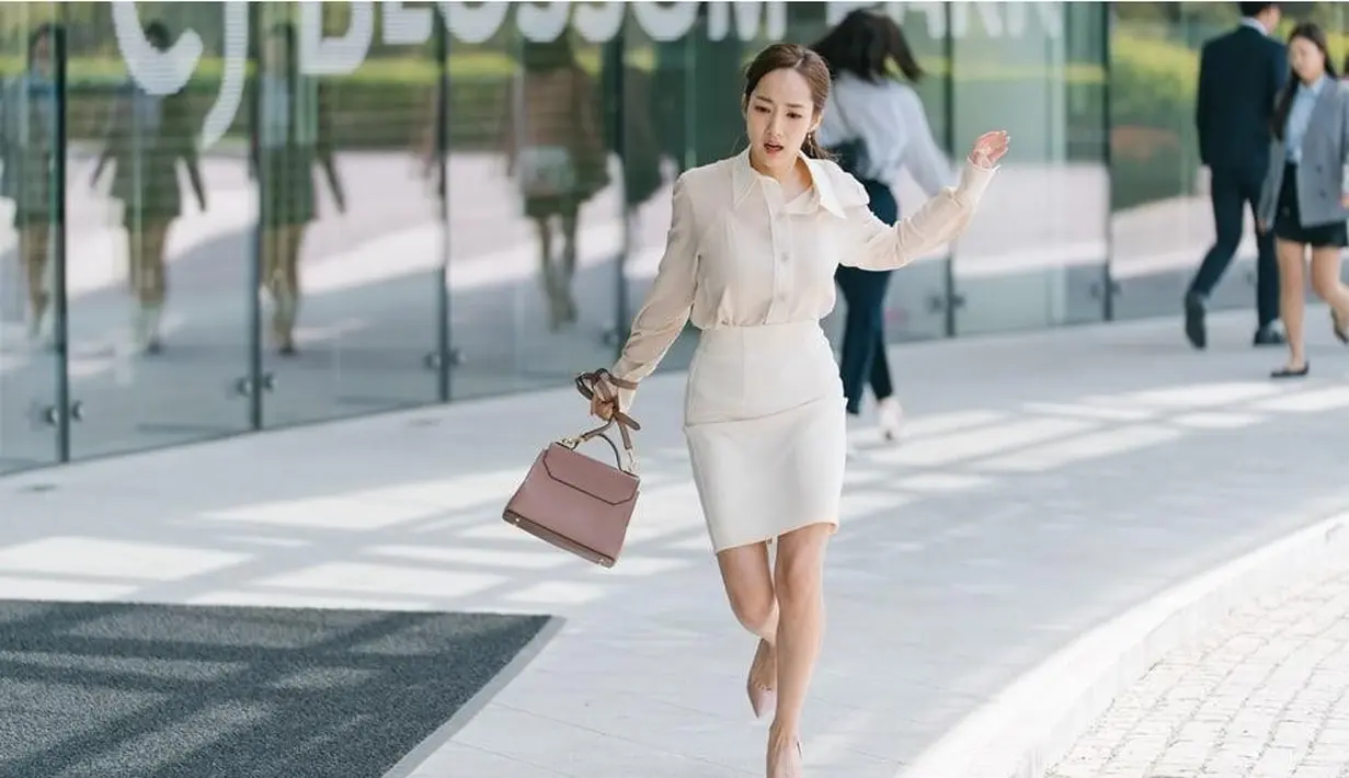 "Rasanya aku seperti masih syuting drama itu. Aku sangat rindu dan ingin kembali," ujarnya. (Daebakkpop)