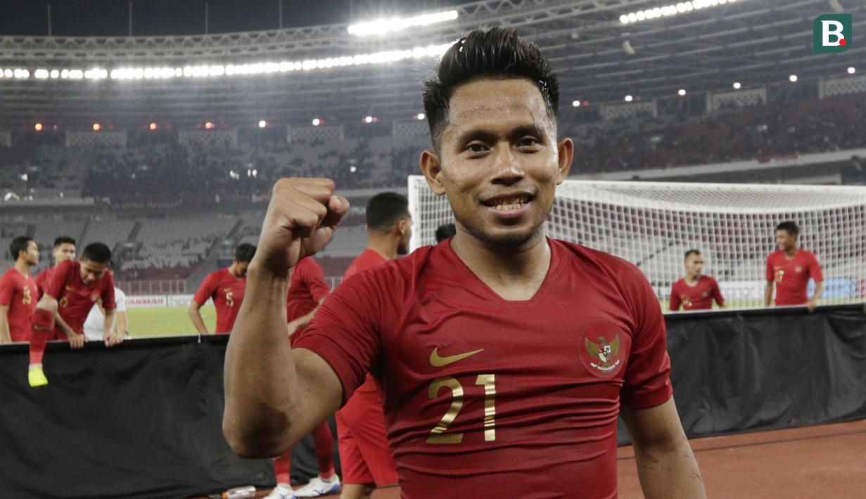Gelandang Timnas Indonesia, Andik Vermansah, merayakan kemenangan atas Timor Leste pada laga Piala AFF 2018 di SUGBK, Jakarta, Selasa (13/11). Indonesia menang 3-1 atas Timor Leste. (Bola.com/M. Iqbal Ichsan)