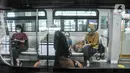 Penumpang saat menaiki LRT di Stasiun Velodrome, Rawamangun, Jakarta Timur, Kamis (24/3/2022). Pemprov mengusulkan kepada DPRD DKI Jakarta terkait penetapan tarif integrasi transportasi Transjakarta, MRT dan LRT Jakarta sebesar Rp 10.000 (merdeka.com/Iqbal S Nugroho)
