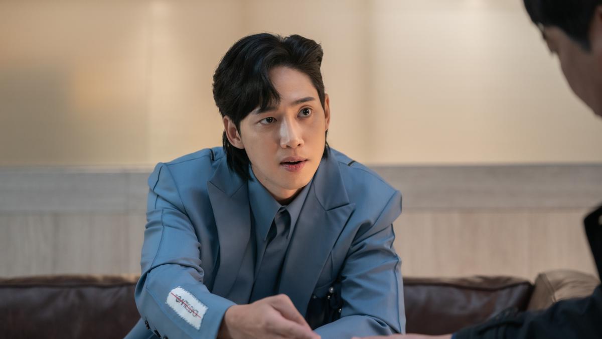 Potret Park Sung Hoon Bintang Serial The Glory yang Berhasil Memesona