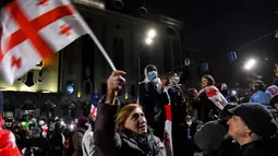 Mereka memprotes kebijakan pemerintah Georgia yang membatalkan pembicaraan untuk bergabung dengan Uni Eropa. (KAREN MINASYAN/AFP)