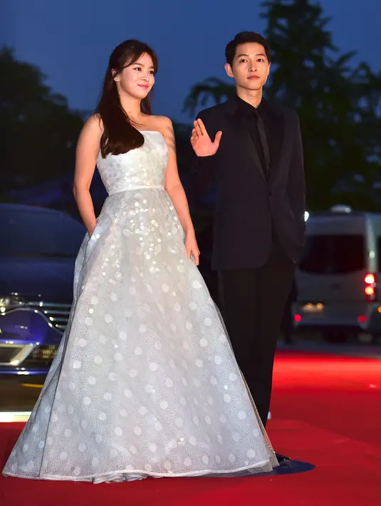 Dari survei yang diadakan 24 sampai 28 Februari 2018, 8.628 atau sekitar 53,3% berharap jika Song Song Couple segera punya momongan. (JUNG YEON-JE/AFP)