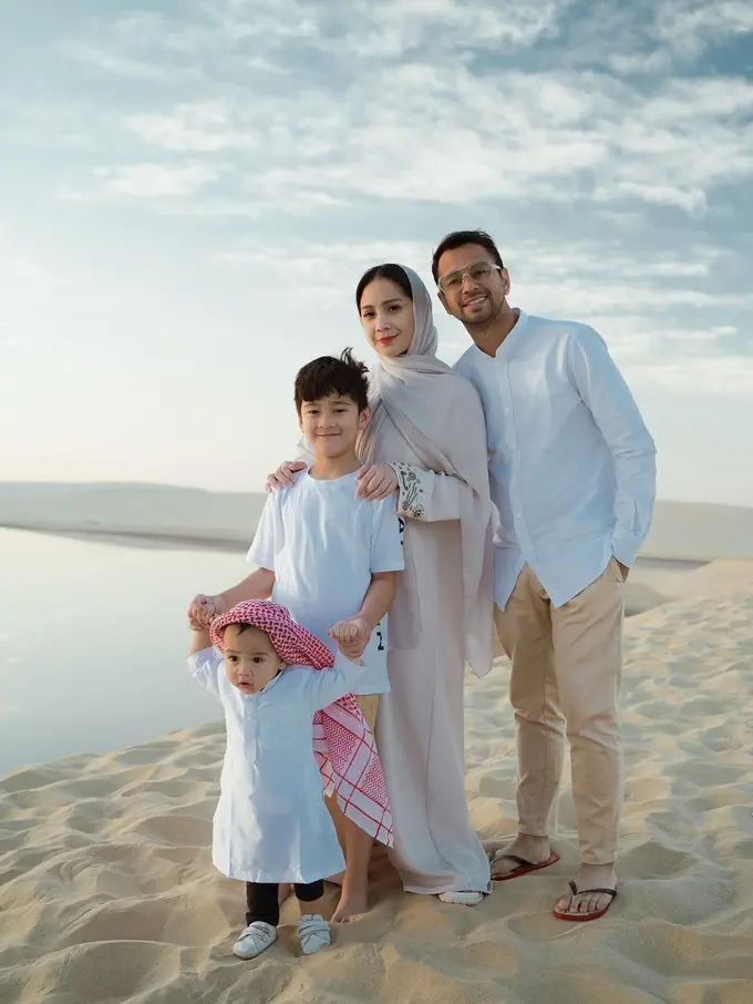 7 Potret Liburan Keluarga Raffi Ahmad dan Nagita Slavina di Gurun Pasir, Curi Perhatian