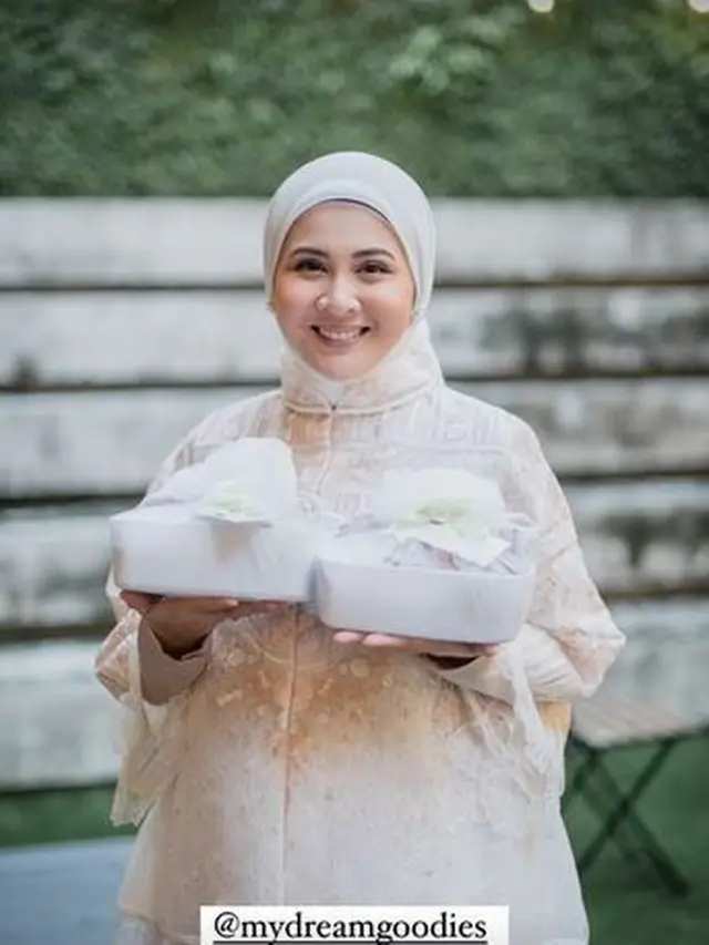 6 Potret Tasyakuran Empat Bulan Kehamilan Kesha Ratuliu, Penuh Kebahagiaan