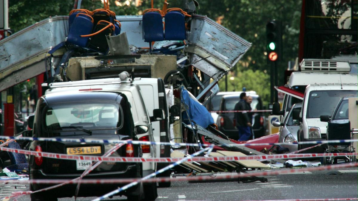 7 Juli 2005: Ledakan Bom Guncang London, 52 Orang Tewas