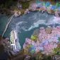 Sekarang Anda dapat menyaksikan keindahan sungai yang dipenuhi oleh guguran bunga sakura di musim semi Jepang, lihat di sini.