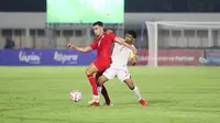 Timnas Indonesia U-20 unggul lebih dahulu berkat gol Jens Raven di akhir babak pertama. Namun, tak lama berselang Yaman sukses menyamakan kedudukan lewat aksi Abdulrahman Al Khader. (Bola.com/Abdul Aziz)