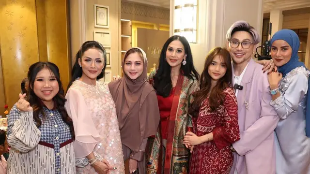 5 Potret Kebersamaan Buka Puasa Diah Permatasari, Fuji hingga Kris Dayanti Kompak"