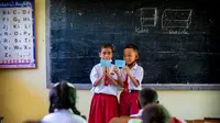 Siswa sekolah dasar sedang belajar di dalam kelas. (Foto: Istimewa)