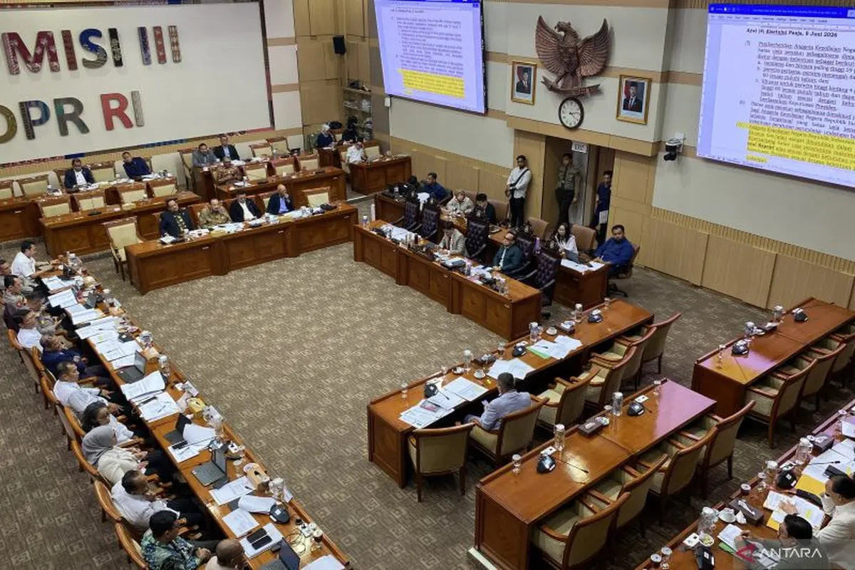 Komisi III DPR dan Pemerintah Bahas RUU Polri