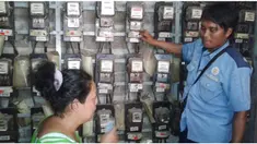 PT PLN (persero) menyatakan tarif listrik kembali mengalami penyesuaian mulai Januari 2016. Hal ini berlaku untuk 12 golongan tarif yang sudah tidak disubsidi pemerintah. Dibandingkan Desember, 10 dari 12 golongan tarif mengalami penurunan hingga Rp 100 p