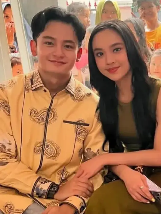 <p>Semenjak dikabar memiliki hubungan spesial, Lyodra dan Randy Martin pun kerap terlihat bersama di setiap momen. Jika biasanya Randy Martin menemani Lyodra manggung, kali Lyodra yang menemani kekasihnya merayakan Imlek. [dok. X]</p>