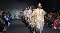 Soroti 4 Tren Makeup Ramadan 2025, Nadya Hutagalung sampai Zsa Zsa Utari Melenggang di Dubai Fashion Week