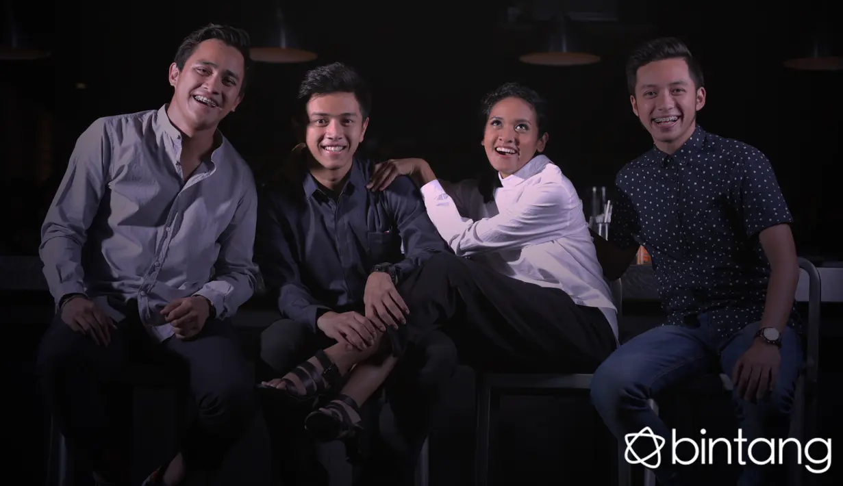 diundang oleh Perkumpulan Pelajar Indonesia di beberapa negara Eropa untuk bermain musik. Mereka berkolaborasi bernama seniman musik tradisional serta penari.