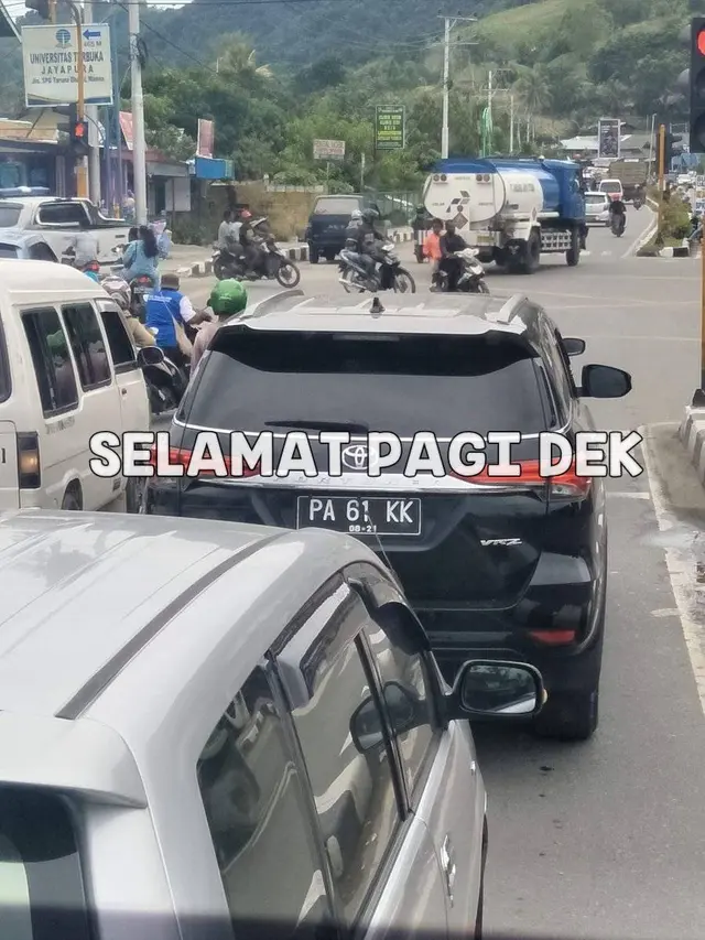 6 Tulisan Lucu di Pelat Nomor Mobil Ini Bikin Ketawa Geli