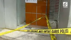 Komplotan maling sukses mencuri mesin ATM di sebuah gerai yang memiliki berat hampir 400 kg.